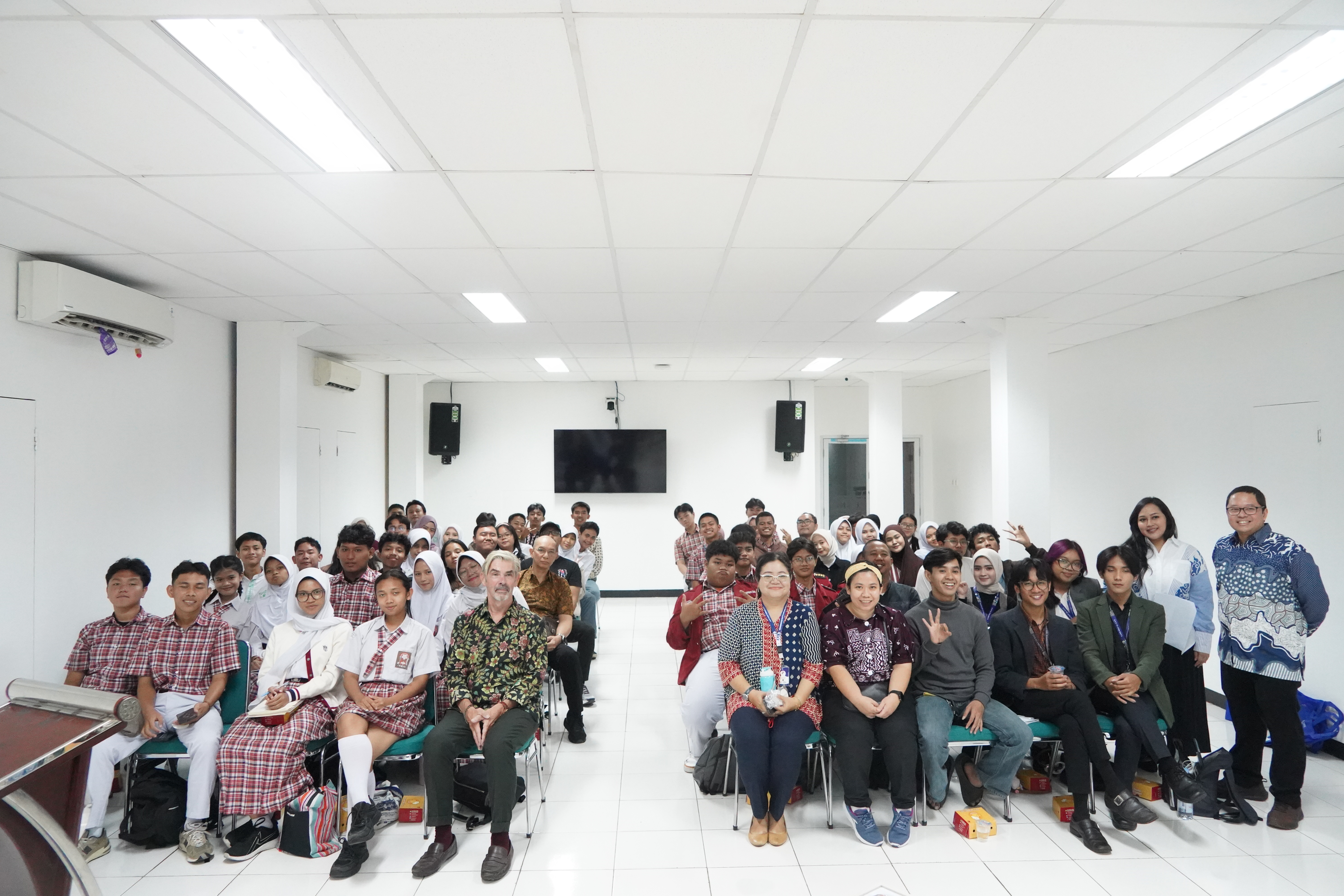 Luaran Ilmu Hubungan Internasional